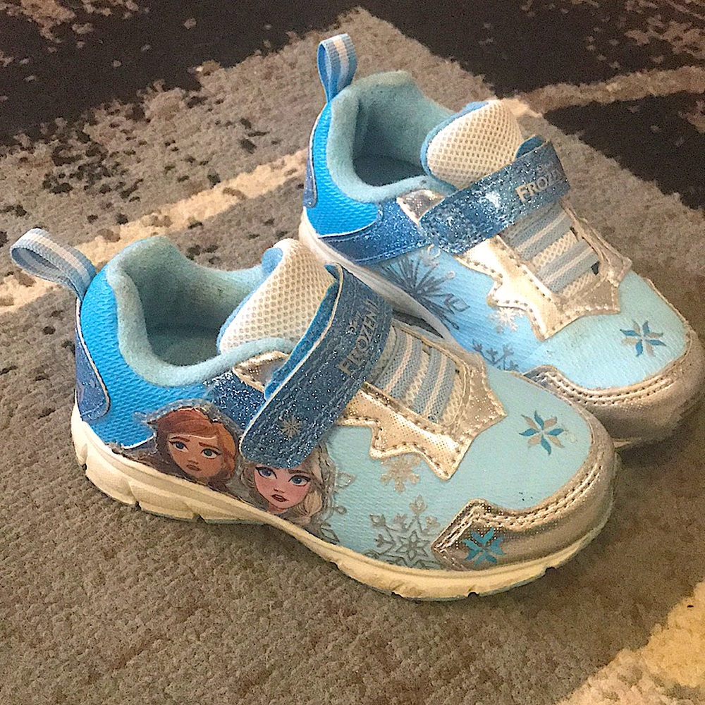 Girl’s Frozen 2 Tennis shoes Size 7 EUC Velcro